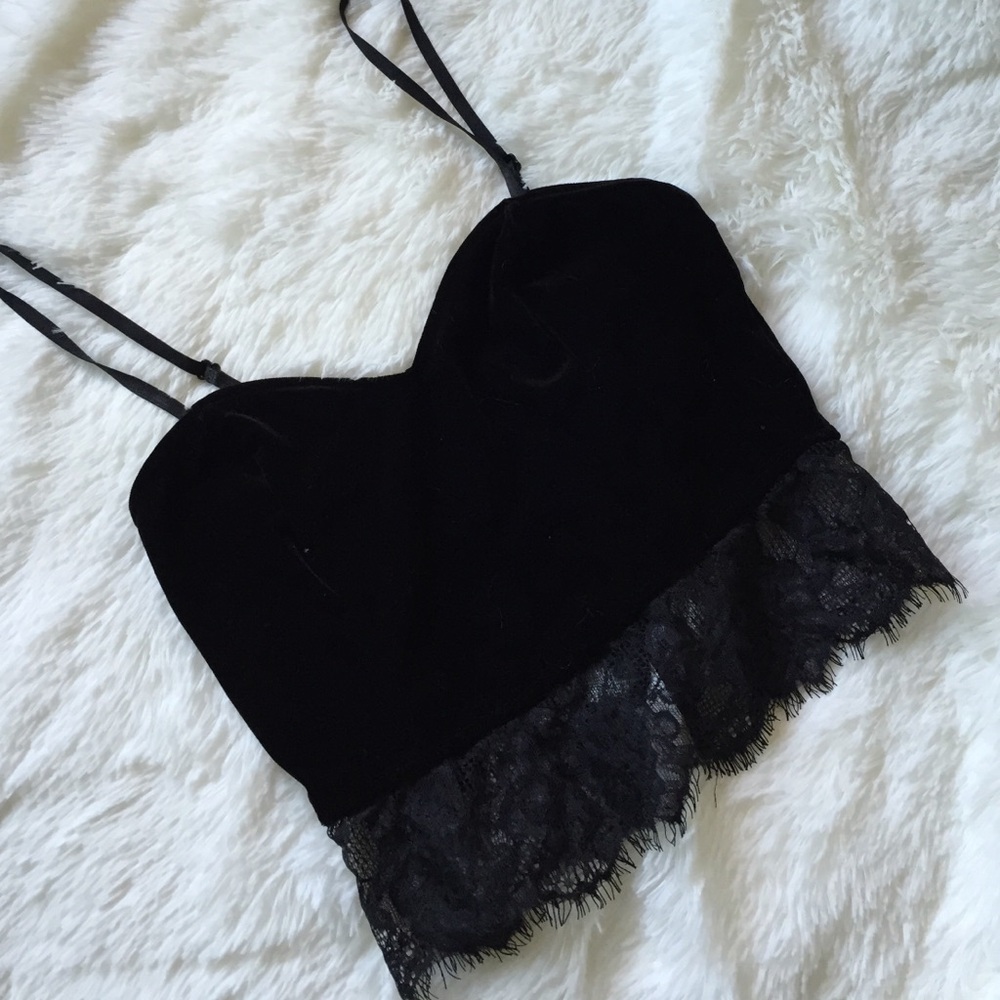 ✨ BLACK VELVET LACE CROP ✨